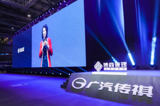 齐聚深圳的商界大佬喜欢怎样的座驾?这辆车就是标准答案!