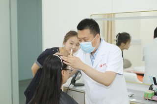 “无眉星人自救”指南 国际医学陶彦君主任为你科普毛发移植	