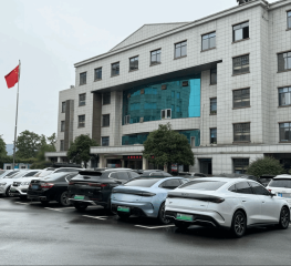 政府大院“停满”比亚迪，公务员购车风向标折射中国汽车崛起